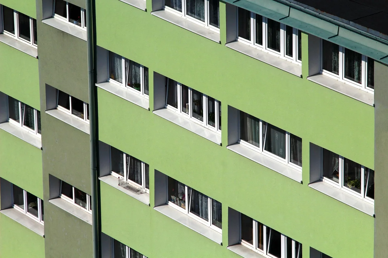 house, unit, the window, osiedle, green, windowsill, floor, osiedle, osiedle, osiedle, osiedle, osiedle. Which heat pump options actually work for renters and small spaces?
