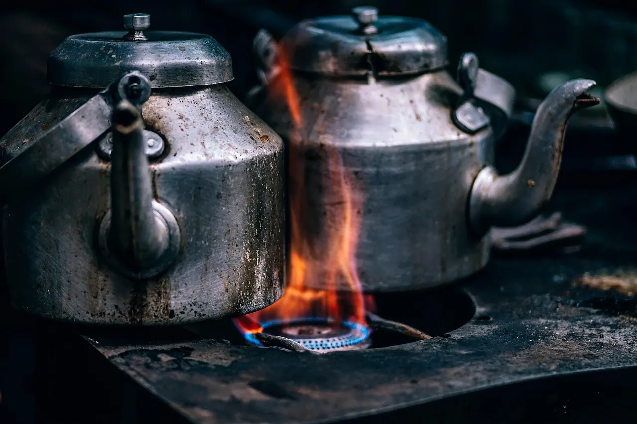 kettles, boil, burn, tea pots, cook, cooking, fire, flame, food, heat, hot, kitchen, gas stove, cooking, cooking, cooking, cooking, fire, food, kitchen, kitchen, kitchen, kitchen, 
