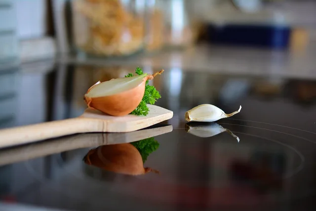 ceramic hob, cook, kitchen, stove, stovetop, hot, hob, preparation, heat, kitchen stove, electric cooker, kitchen, kitchen, kitchen, stove, stove, stove, stove, stove, stovetop, hot, kitchen stove, kitchen stove, electric cooker, electric cooker. What does induction really cost at home and in a shared building?